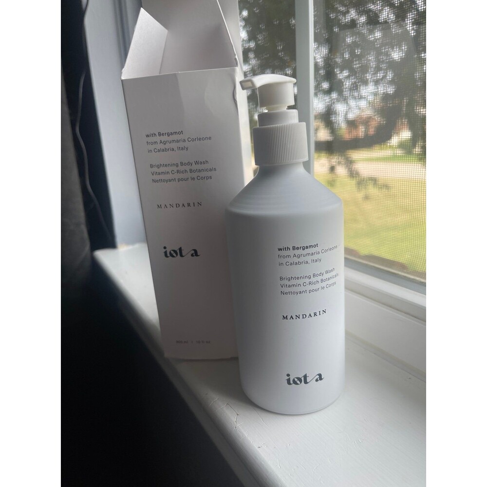 Iota Brightening Body Wash Mandarin Vitamin C-Rich Botanicals 300ml NWT
